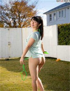 《舔舐花蜜》