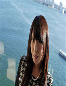 《美女美女免费视频》